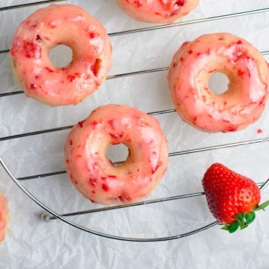 Baked Strawberry Donuts