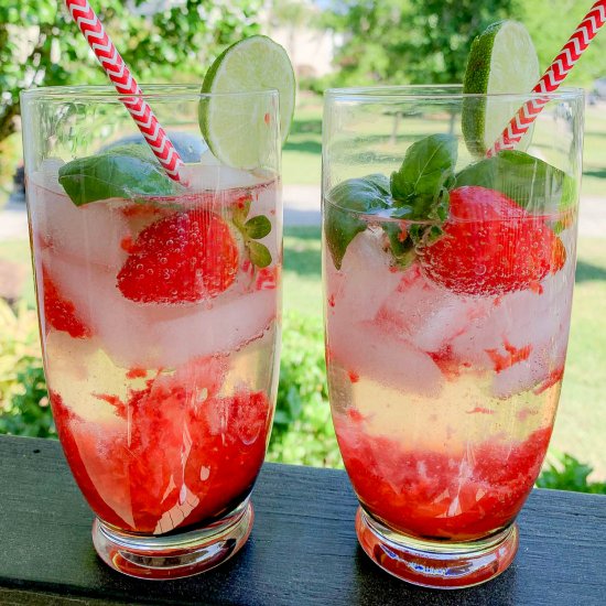 A Refreshing Strawberry Gin Smash!