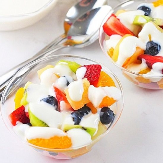 fruit salad with yogurt dressing