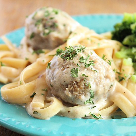 IP Fettuccine Alfredo & Meatballs