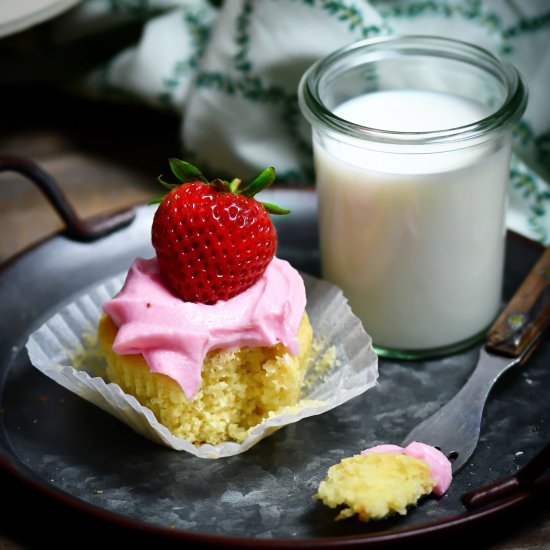 Keto Lemon Berry Cupcakes