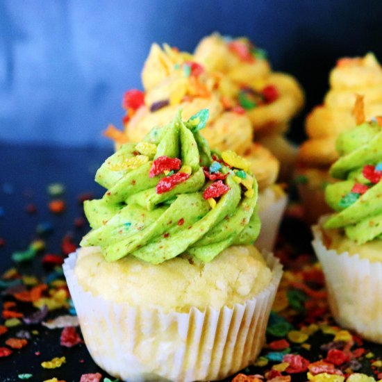 Cupcakes w/ Fruity Pebbles Frosting