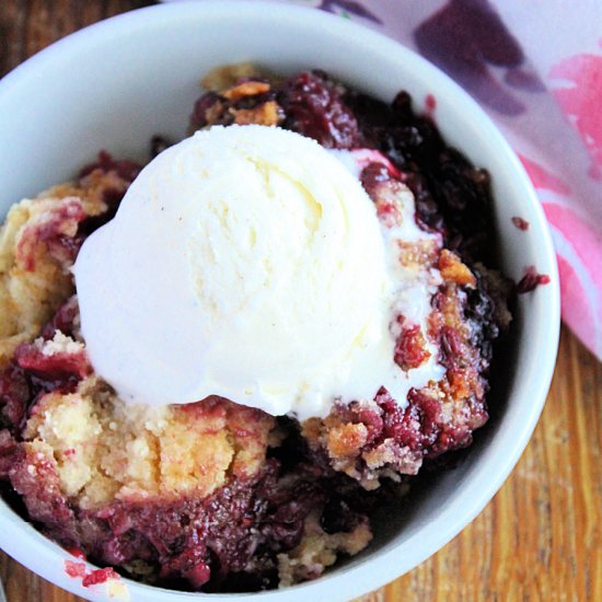 Crock Pot Mixed Berry Cobbler