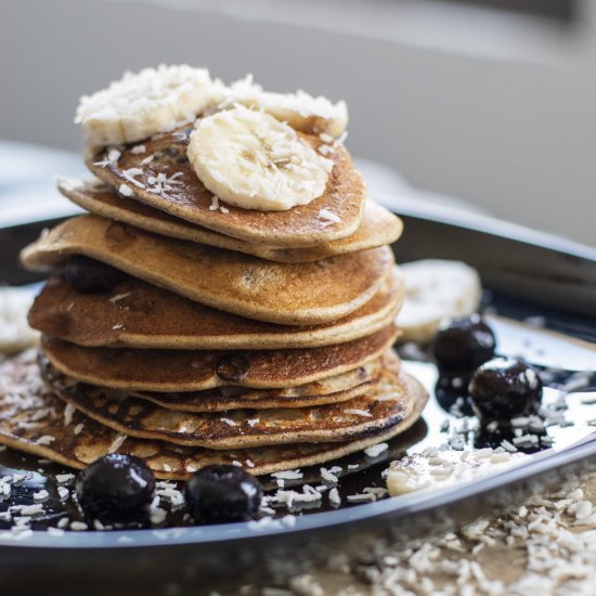 Healthy and fluffy banana pancakes