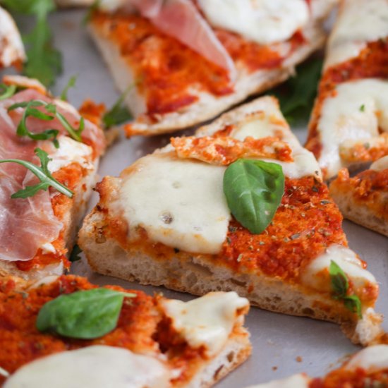 Easy Margherita Flatbread Pizza