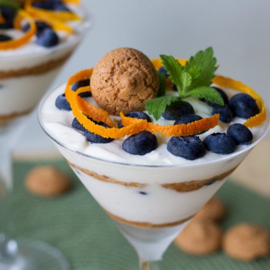 Yoghurt dessert with blueberries