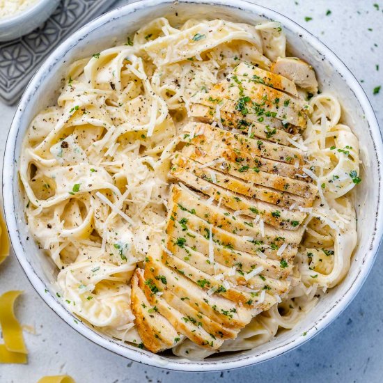 CHICKEN FETTUCCINE ALFREDO