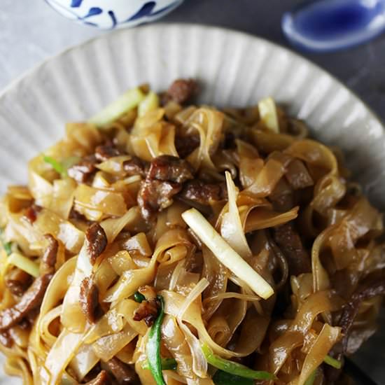 Beef Stir-fried with Rice Noodles