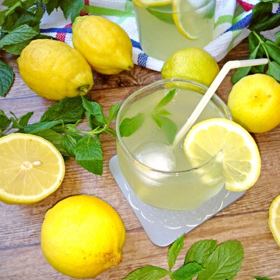 Lemon syrup (homemade lemonade)