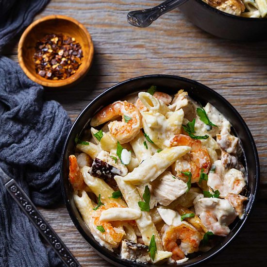 Pasta Alfredo With Chicken & Shrimp