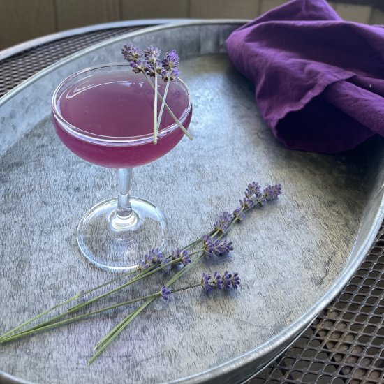 Earl Grey and lavender gin cocktail