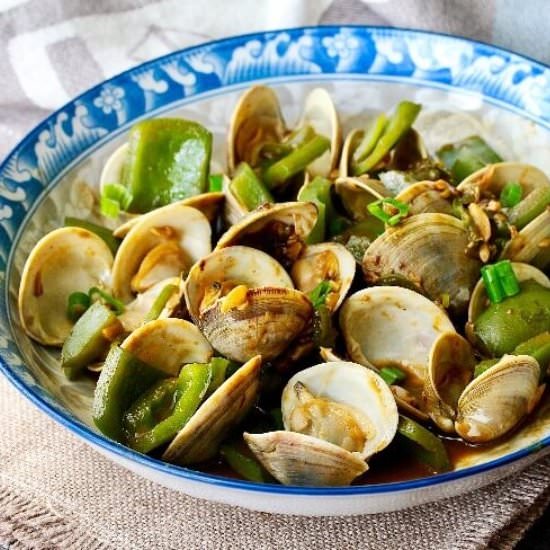 Stir-Fried Clams in Bean Sauce