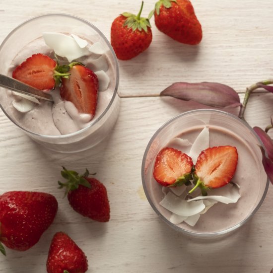 3ingredient vegan strawberry mousse