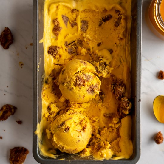 Mango Pie IceCream w Biscoff Crumbs