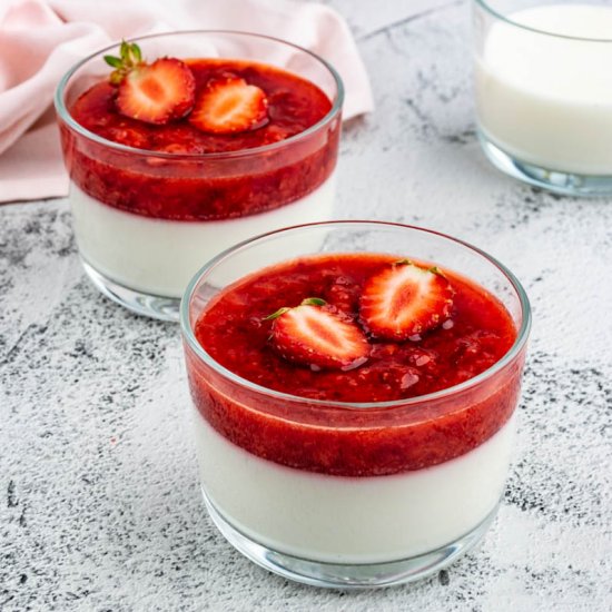 Light panna cotta with strawberries