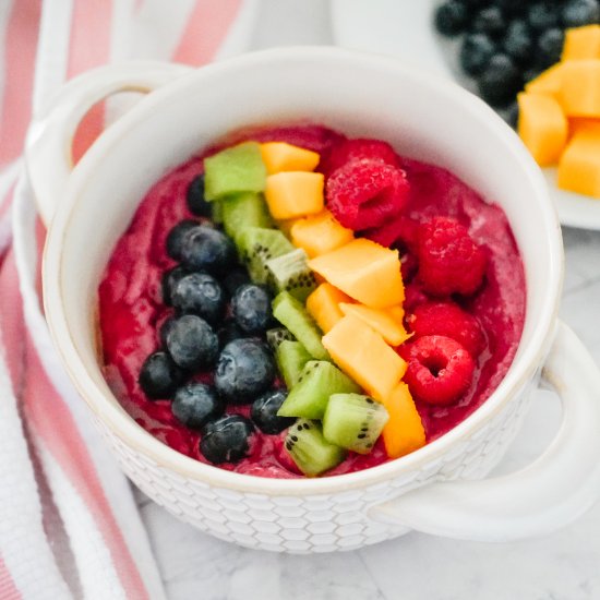 Raspberry Almond Smoothie Bowl