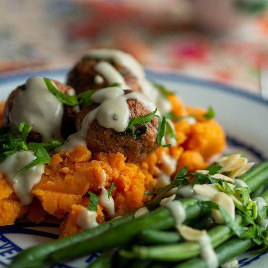 Vegan Meatballs with Pepper Sauce