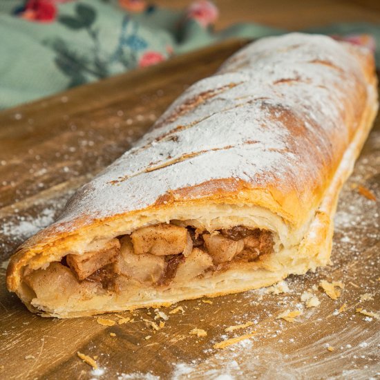 Apple Strudel with Puff Pastry