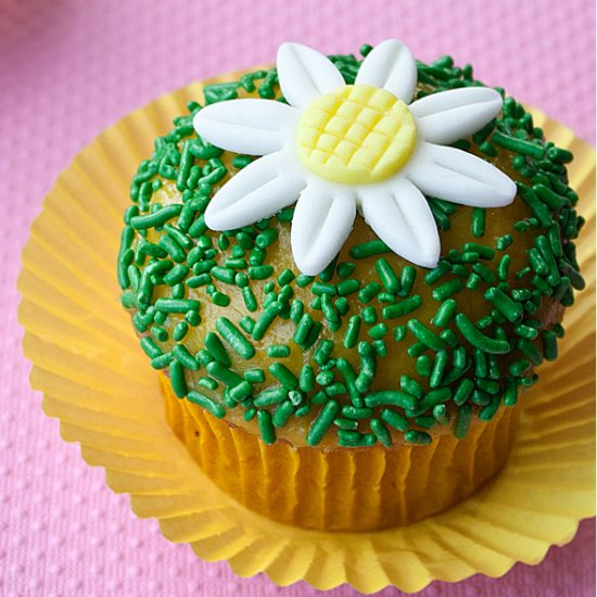 Easy Fondant Daisies