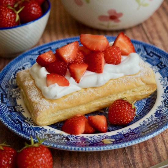 strawberries and cream tarts