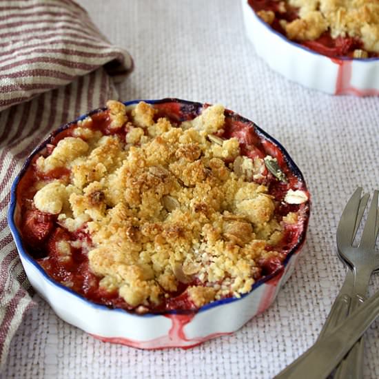 Strawberry and rhubarb crumble