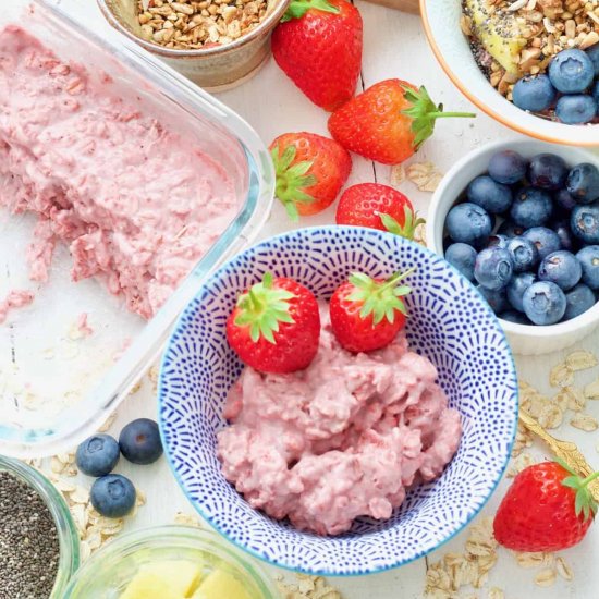 Strawberry Overnight Oats (Vegan)