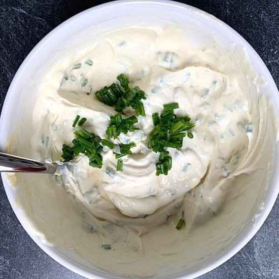 Five Minutes homemade Chive Sauce