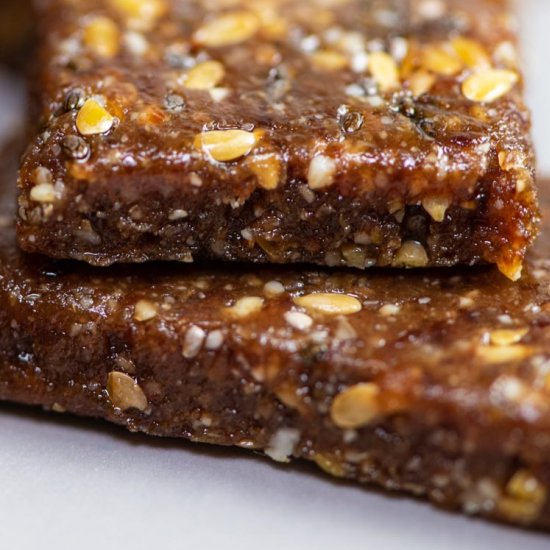 Date Nut Energy Bar