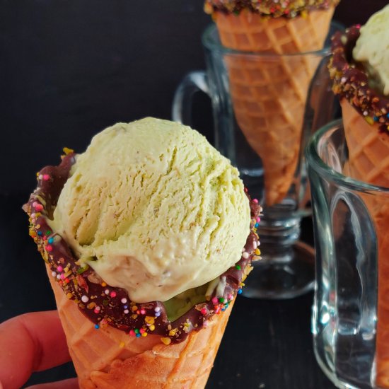 NoChurn Eggless Pistachio Ice Cream