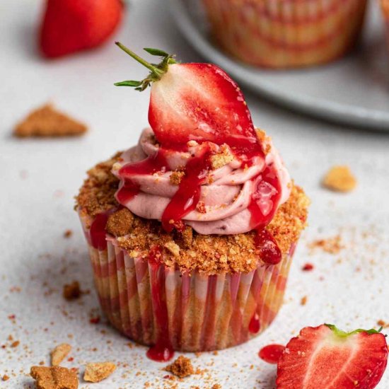 Strawberry crunch cupcakes