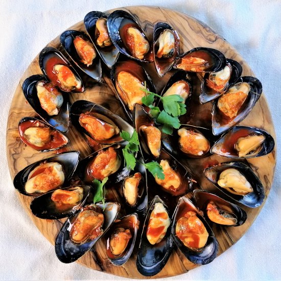 Mussels with garlic and paprika