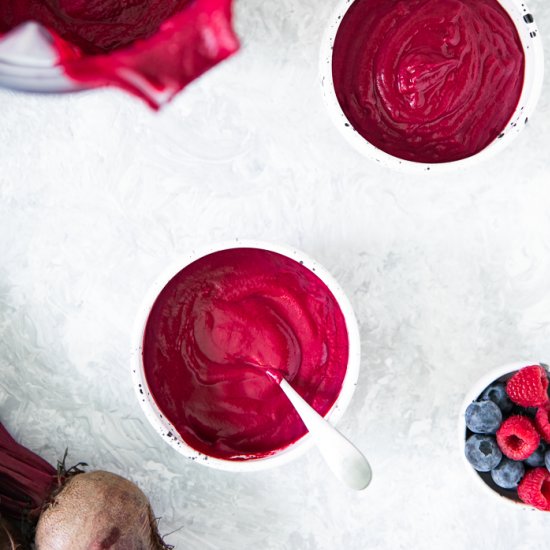 Cinnamon Berry & Beet Smoothie Bowl