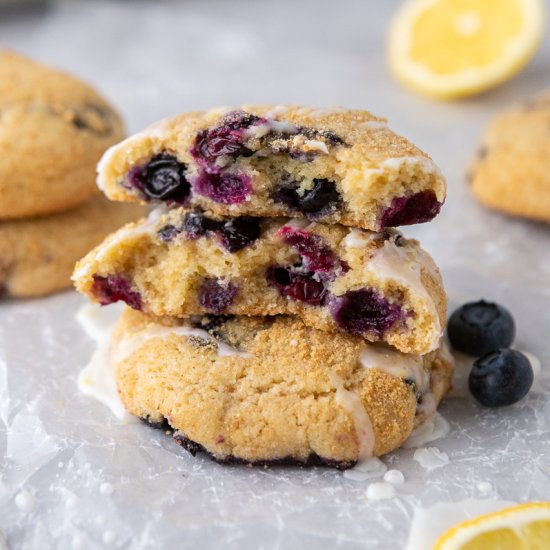 CRUMBL blueberry crumb cake cookies