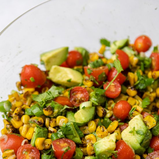 Heatlhy avocado grilled corn salad