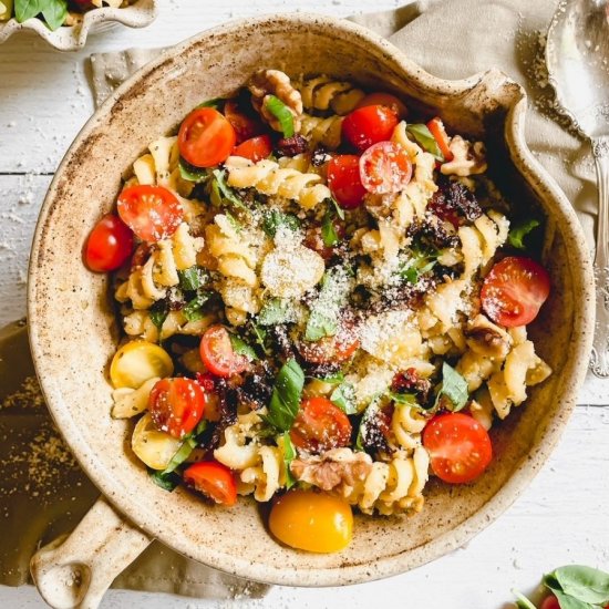 Pesto Pasta Salad & Sundried Tomato