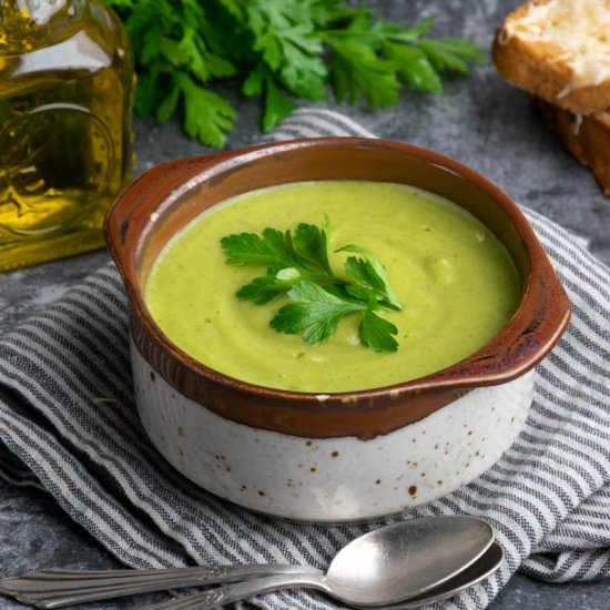 Creamy courgette (zucchini) soup