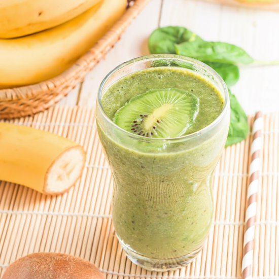 Banana Spinach Smoothie with Kiwi