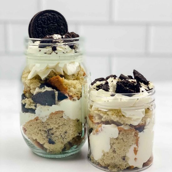 Cookies and Cream Cake In A Jar