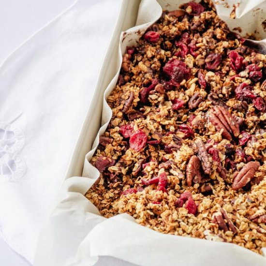 Easy Vegan Granola with Cranberry