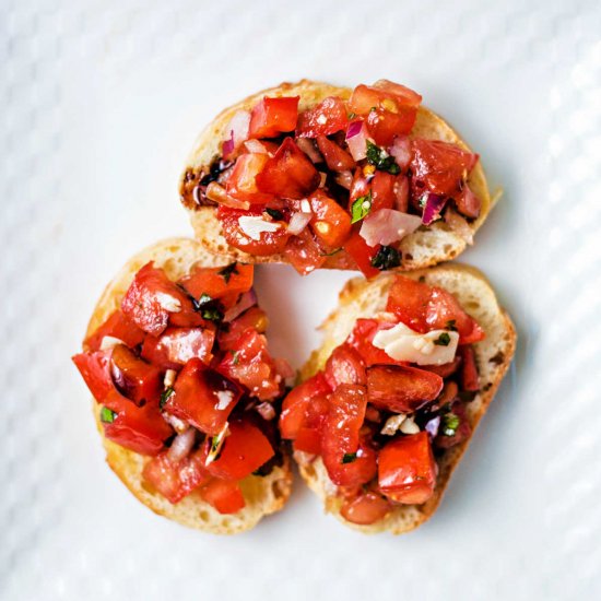 EASY tomato bruschetta