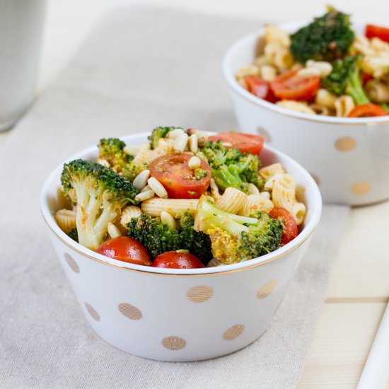 Pasta salad with broccoli