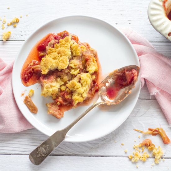 Easy Rhubarb & Strawberry Crumble