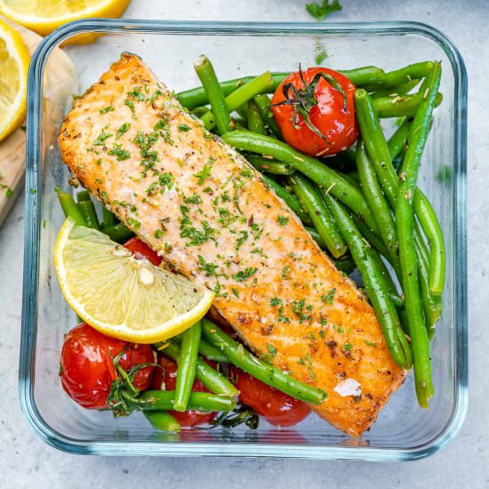 OVEN-BAKED SALMON MEAL PREP