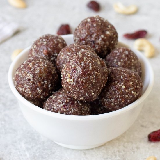 Nut and Date Energy Balls