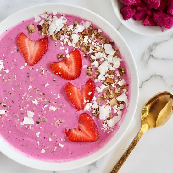 Dragon Fruit Smoothie Bowl