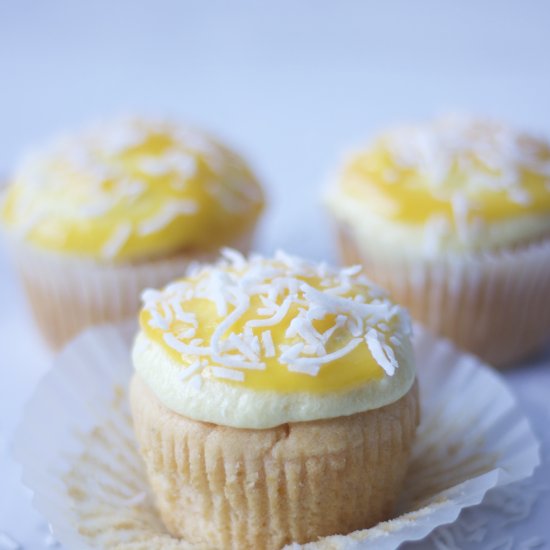 Fresh Mango Cupcakes