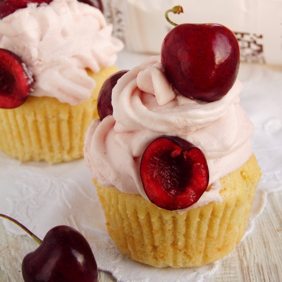 muffins with cherry cream