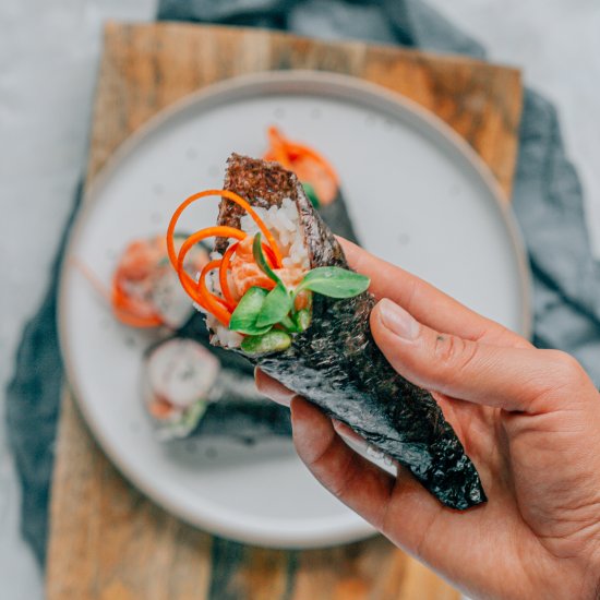 Spicy salmon hand rolls