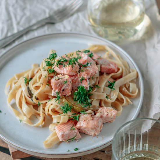 Salmon pasta with white wine sauce