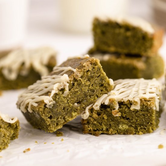 Matcha brownies – fudgy and vegan